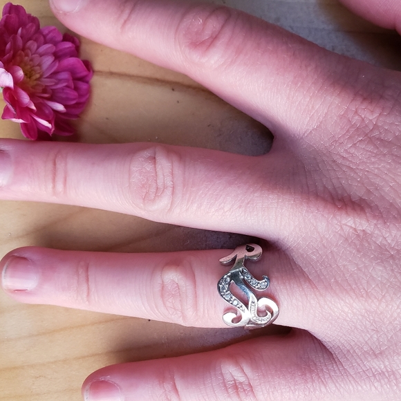 Stunning 10K Solid White Gold and Natural Diamonds Handcrafted Engagement Ring - Picture 5 of 8